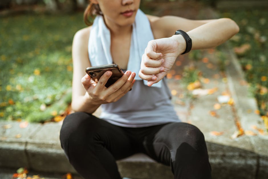 1. What are Fitness Trackers?